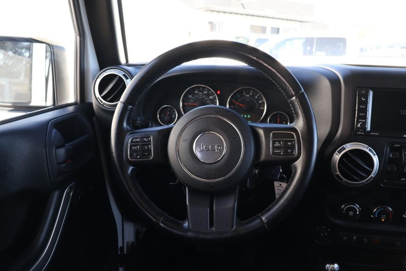 Jeep Wrangler Unlimited Vehicle Full-screen Gallery Image 26