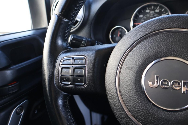 Jeep Wrangler Unlimited Vehicle Full-screen Gallery Image 27