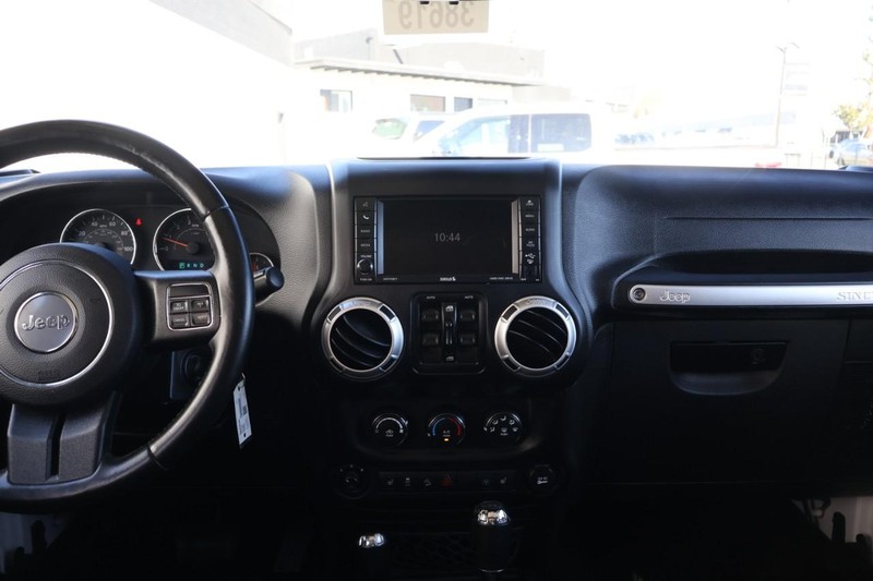 Jeep Wrangler Unlimited Vehicle Full-screen Gallery Image 29