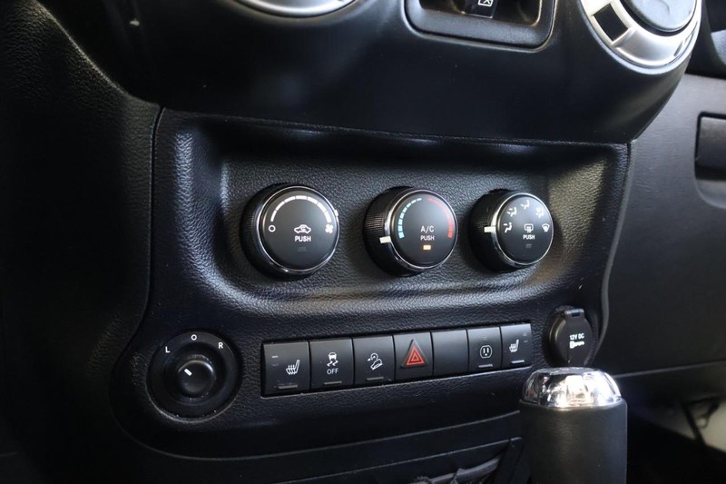 Jeep Wrangler Unlimited Vehicle Full-screen Gallery Image 32