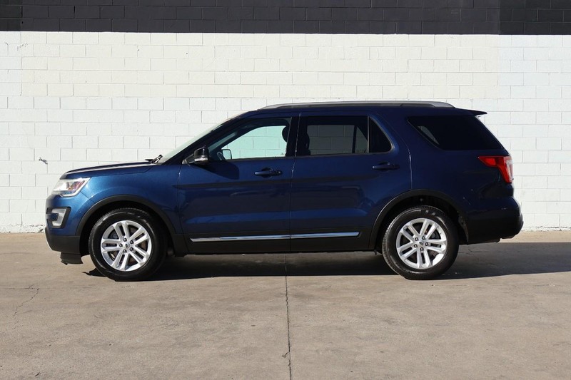 Ford Explorer Vehicle Full-screen Gallery Image 11