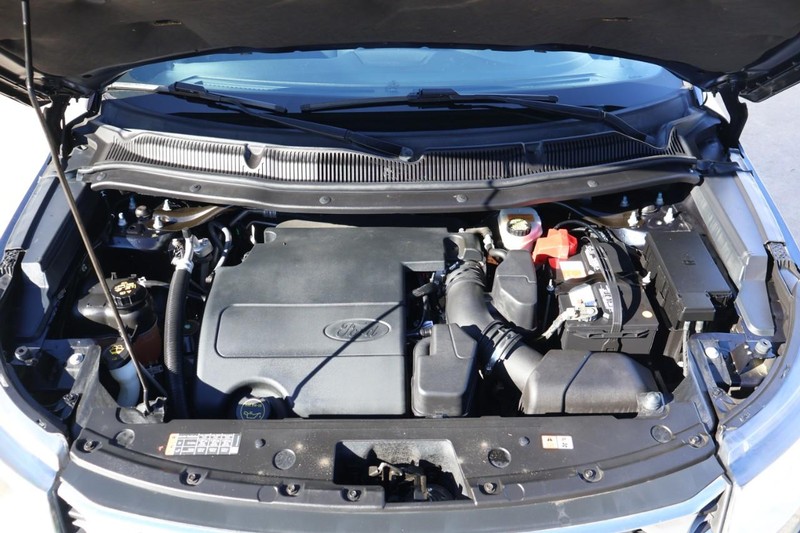 Ford Explorer Vehicle Full-screen Gallery Image 13