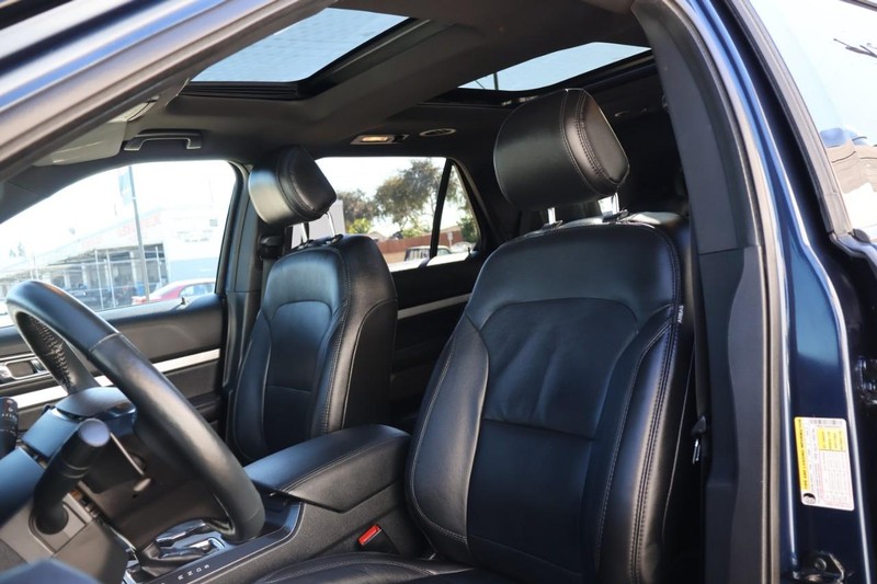 Ford Explorer Vehicle Full-screen Gallery Image 19