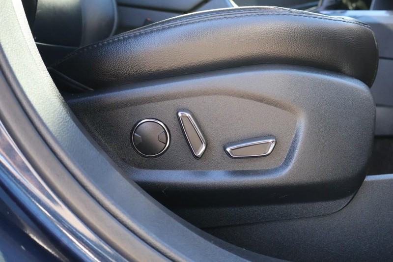 Ford Explorer Vehicle Full-screen Gallery Image 22