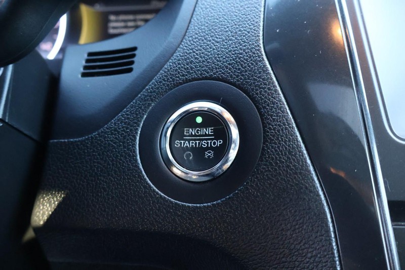 Ford Explorer Vehicle Full-screen Gallery Image 32