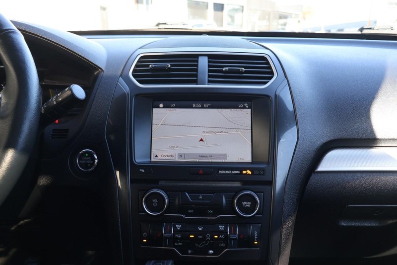 Ford Explorer Vehicle Full-screen Gallery Image 33