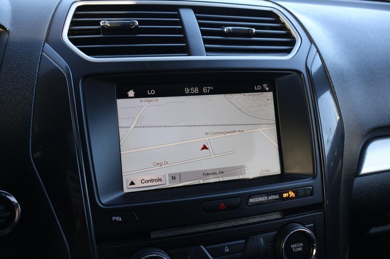 Ford Explorer Vehicle Full-screen Gallery Image 34