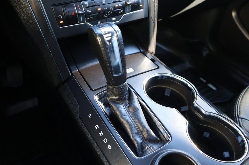 Ford Explorer Vehicle Full-screen Gallery Image 37