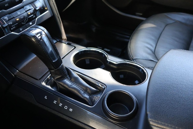 Ford Explorer Vehicle Full-screen Gallery Image 38