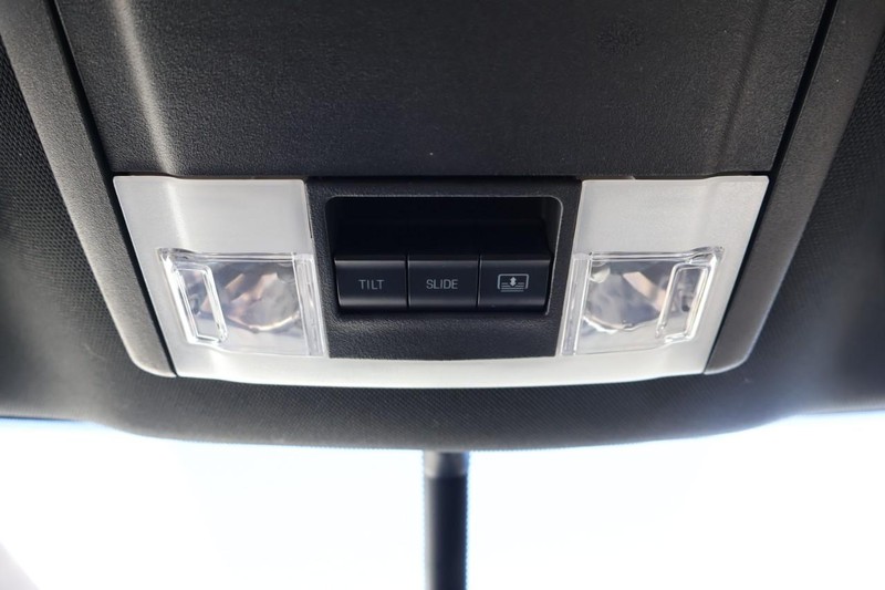 Ford Explorer Vehicle Full-screen Gallery Image 39