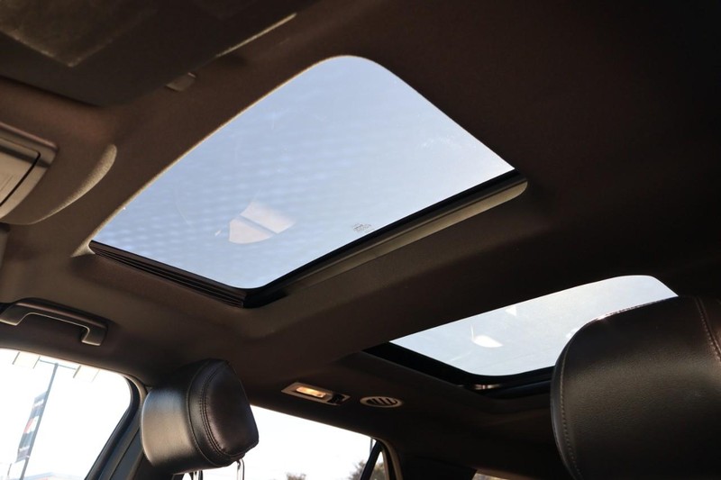 Ford Explorer Vehicle Full-screen Gallery Image 40