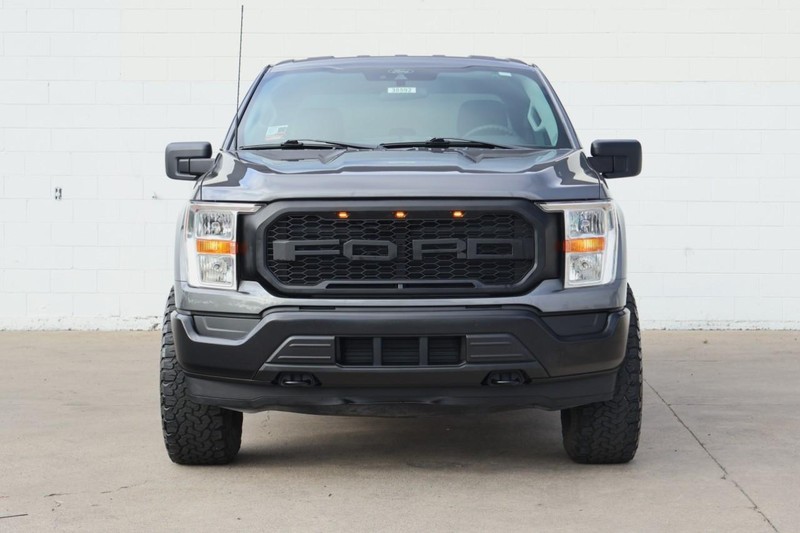 Ford F-150 Vehicle Full-screen Gallery Image 02