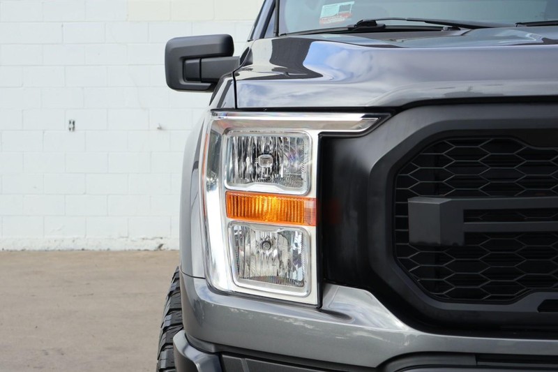 Ford F-150 Vehicle Full-screen Gallery Image 03