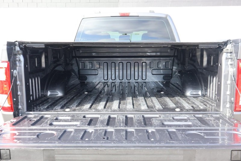 Ford F-150 Vehicle Full-screen Gallery Image 10