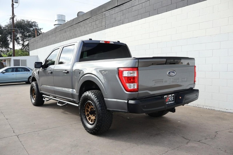 Ford F-150 Vehicle Full-screen Gallery Image 11
