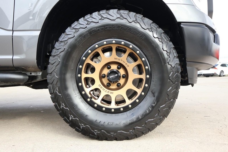 Ford F-150 Vehicle Full-screen Gallery Image 16