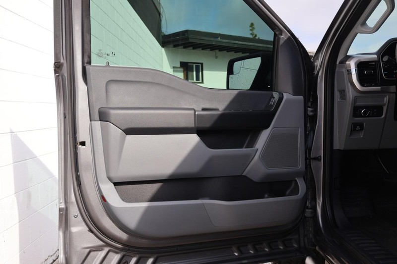 Ford F-150 Vehicle Full-screen Gallery Image 17