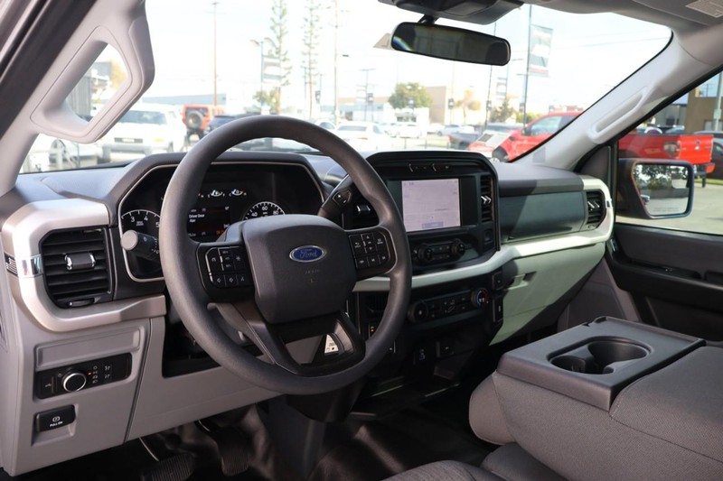 Ford F-150 Vehicle Full-screen Gallery Image 19