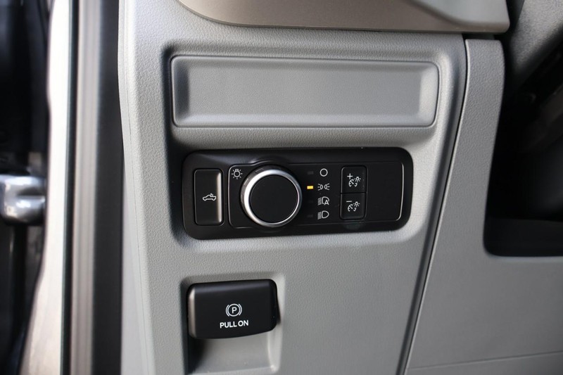 Ford F-150 Vehicle Full-screen Gallery Image 20