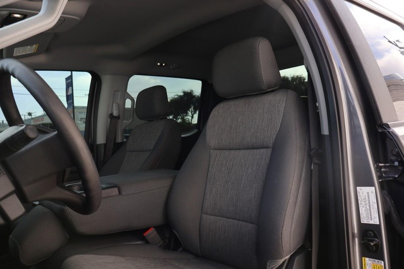 Ford F-150 Vehicle Full-screen Gallery Image 21