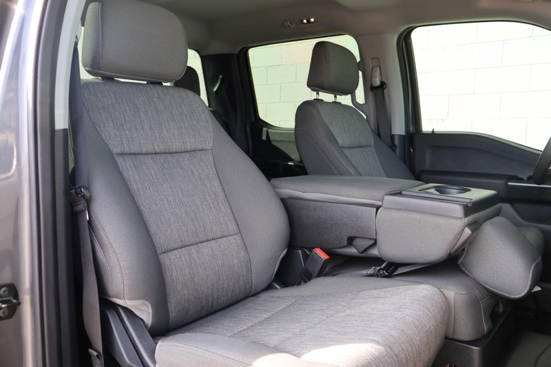 Ford F-150 Vehicle Full-screen Gallery Image 24