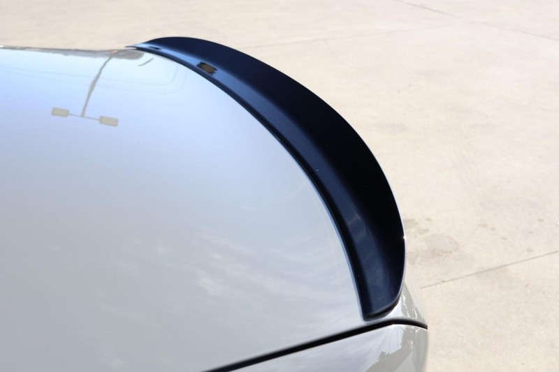 BMW 5 Series Vehicle Full-screen Gallery Image 08