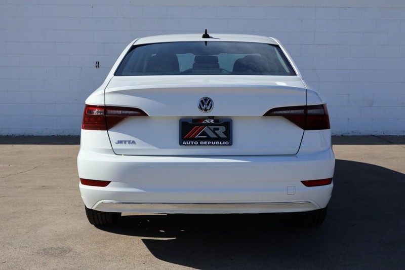 Volkswagen Jetta Vehicle Full-screen Gallery Image 06