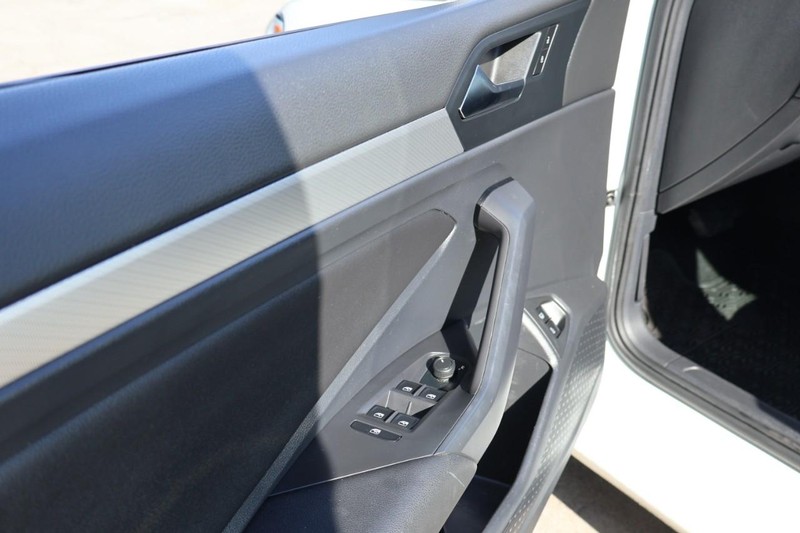 Volkswagen Jetta Vehicle Full-screen Gallery Image 17