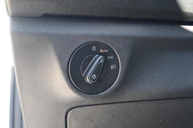 Volkswagen Jetta Vehicle Full-screen Gallery Image 19