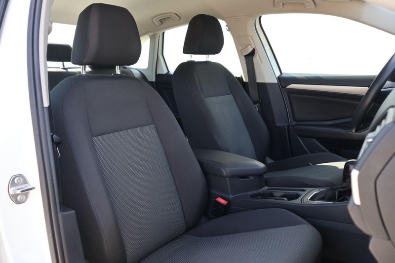 Volkswagen Jetta Vehicle Full-screen Gallery Image 23