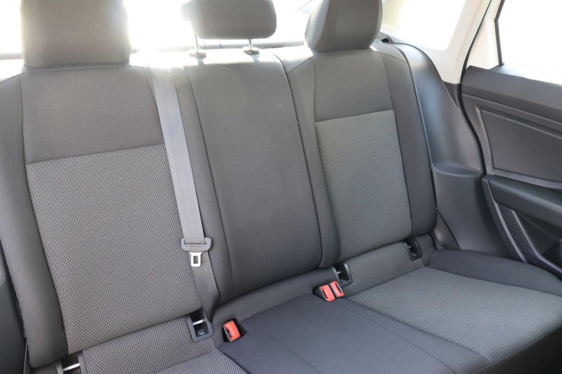 Volkswagen Jetta Vehicle Full-screen Gallery Image 24