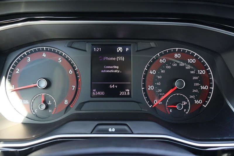 Volkswagen Jetta Vehicle Full-screen Gallery Image 26