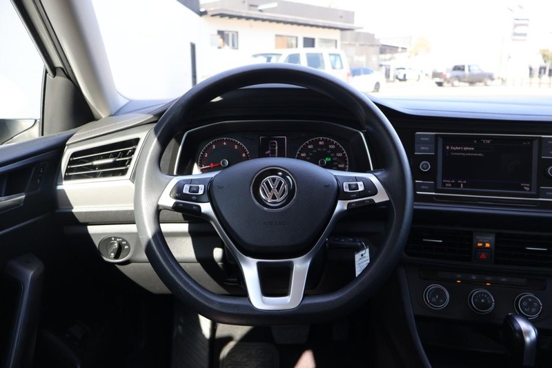 Volkswagen Jetta Vehicle Full-screen Gallery Image 27