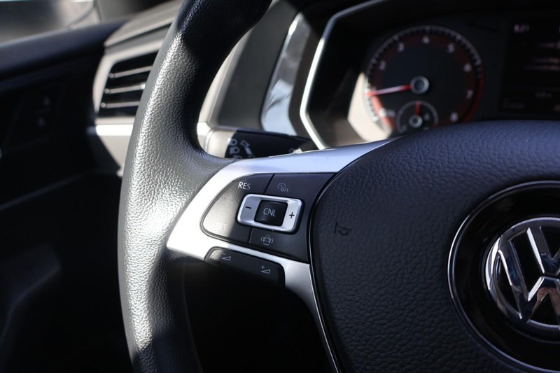 Volkswagen Jetta Vehicle Full-screen Gallery Image 28