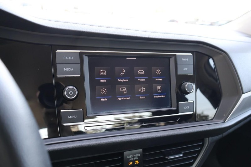 Volkswagen Jetta Vehicle Full-screen Gallery Image 31