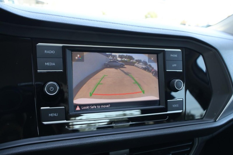 Volkswagen Jetta Vehicle Full-screen Gallery Image 32