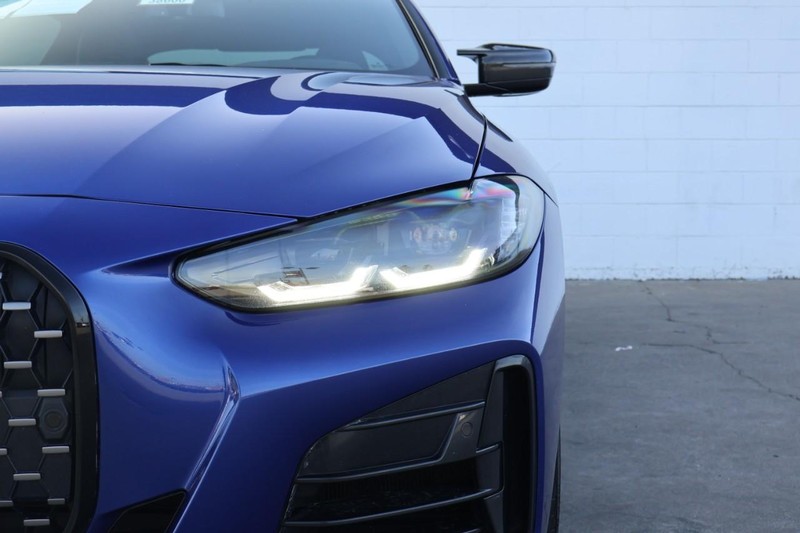 BMW 4 Series Vehicle Full-screen Gallery Image 03