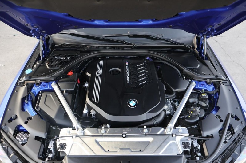 BMW 4 Series Vehicle Full-screen Gallery Image 15