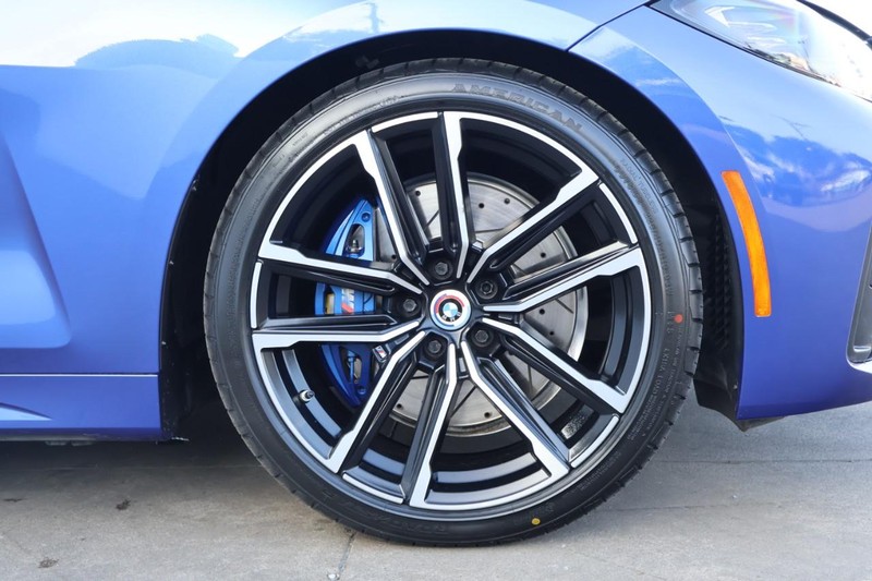 BMW 4 Series Vehicle Full-screen Gallery Image 16