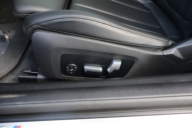 BMW 4 Series Vehicle Full-screen Gallery Image 19