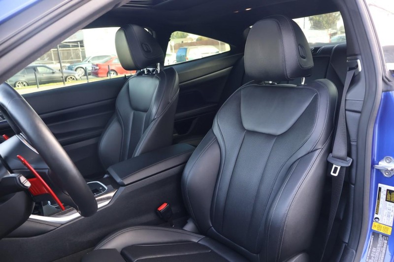 BMW 4 Series Vehicle Full-screen Gallery Image 20