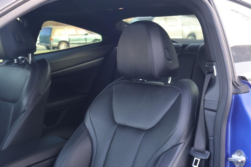 BMW 4 Series Vehicle Full-screen Gallery Image 21