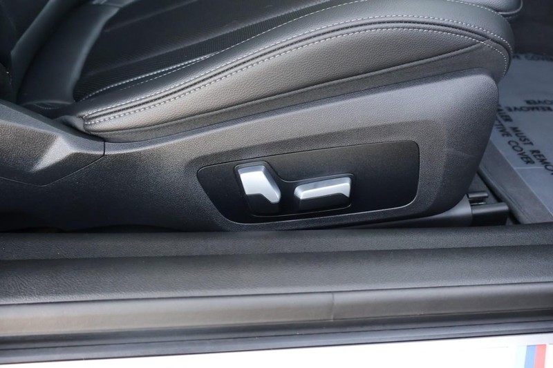 BMW 4 Series Vehicle Full-screen Gallery Image 23