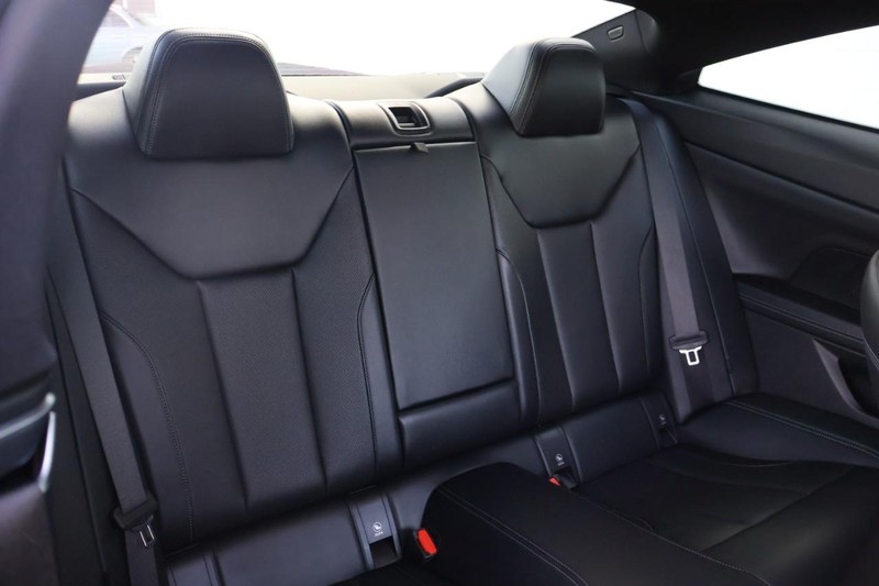 BMW 4 Series Vehicle Full-screen Gallery Image 25