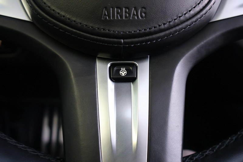 BMW 4 Series Vehicle Full-screen Gallery Image 31