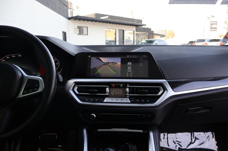 BMW 4 Series Vehicle Full-screen Gallery Image 33