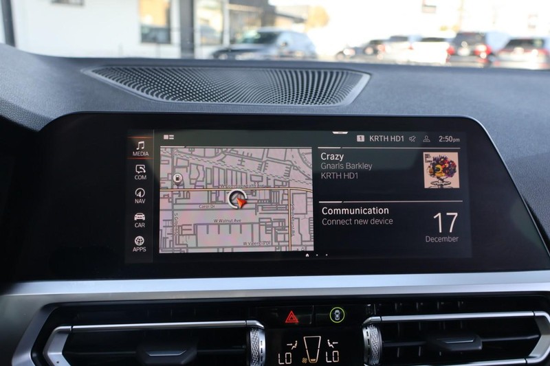 BMW 4 Series Vehicle Full-screen Gallery Image 34