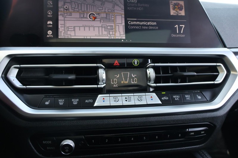 BMW 4 Series Vehicle Full-screen Gallery Image 36