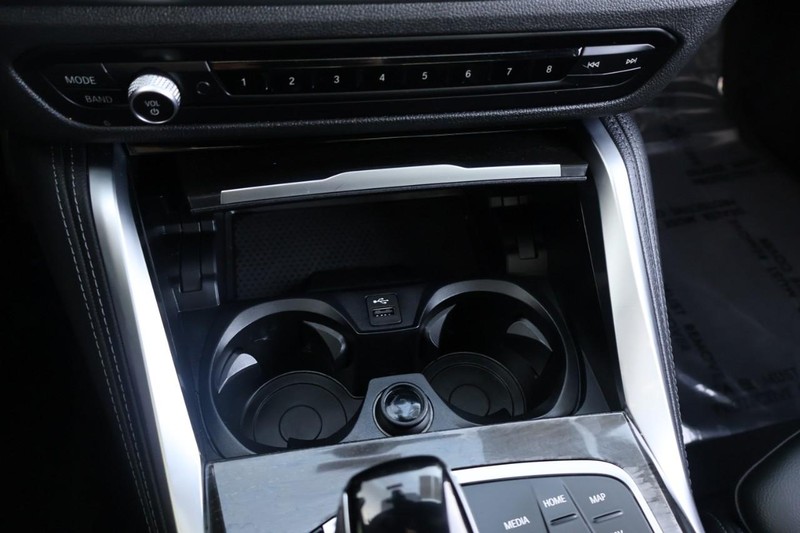 BMW 4 Series Vehicle Full-screen Gallery Image 38