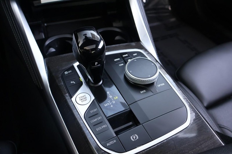 BMW 4 Series Vehicle Full-screen Gallery Image 39